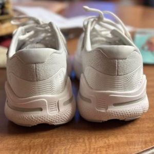 Women’s Brooks Shoes